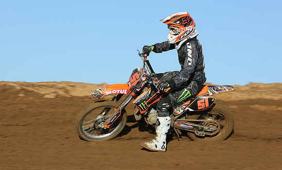 8623