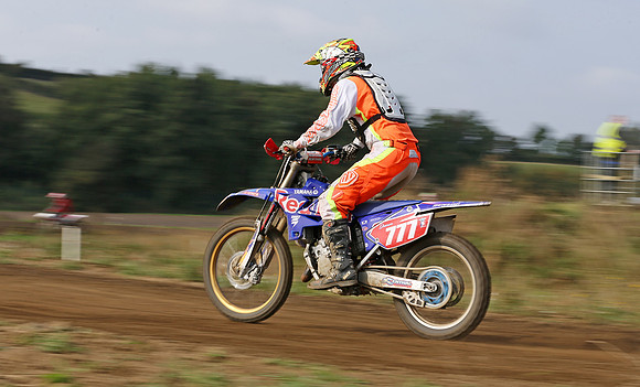 8136