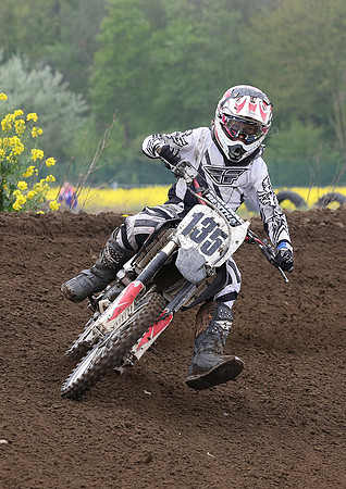 6734
