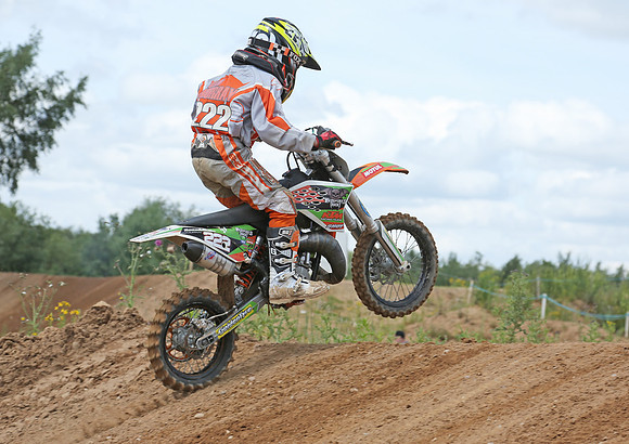 9915