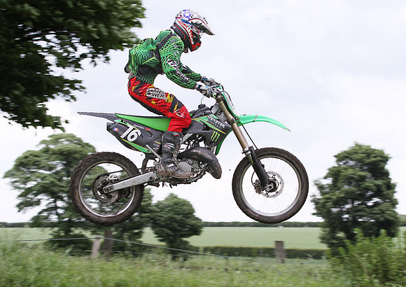 9429