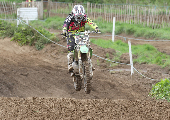 5689