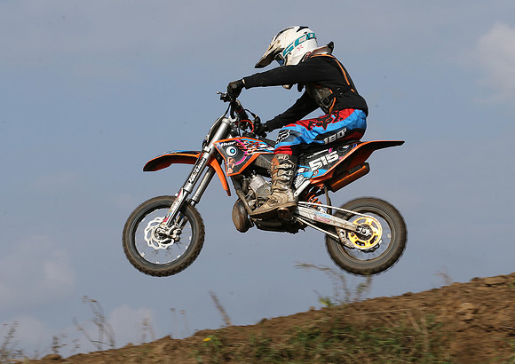 6961