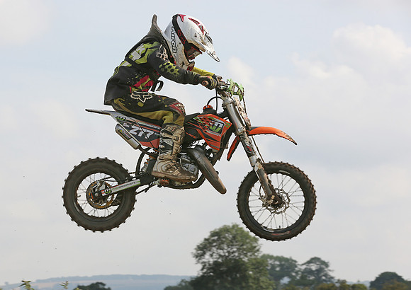 6047
