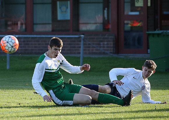 7616