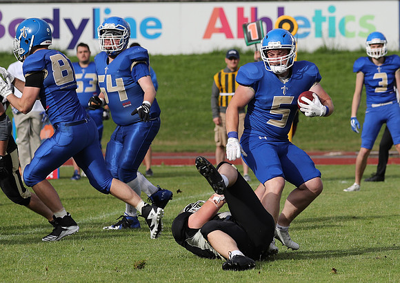3046