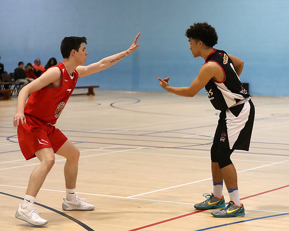 5823